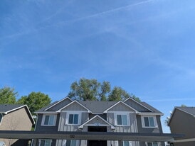 Building Photo - 1352 S Edgewater Cir