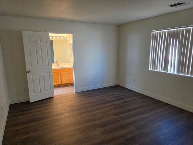 Building Photo - 2086 Jamie Rd
