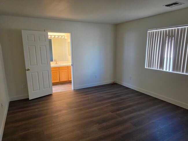 Building Photo - Sunset Ranchos!  3 Bedroom House in Fort Mohave