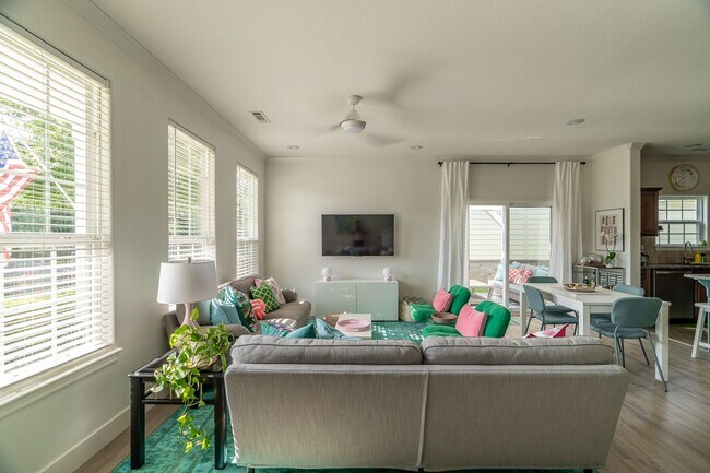 Building Photo - Beautiful 4 bedroom, 3.5 bathroom home in ...