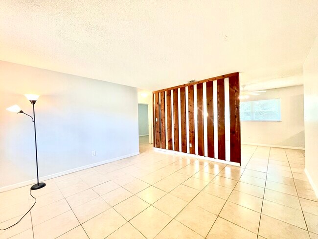 Building Photo - 1813 Grimke Ave