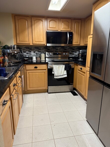 Building Photo - 2436 W 82nd Pl