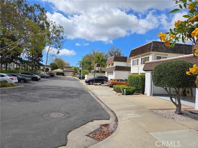 Building Photo - 20 Senisa