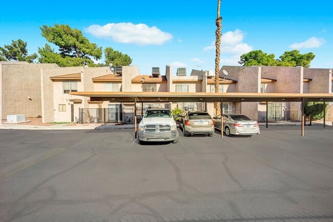 Building Photo - PARTIALLY FURNISHED 3 BEDROOM TOWNHOME NEAR CHINATOWN & STRIP