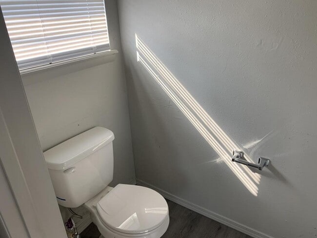 Building Photo - 9432 NE 14th St