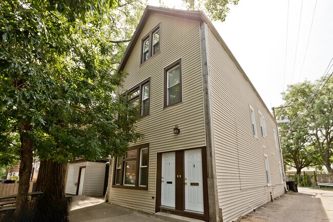 Primary Photo - 2109 W Warner Ave