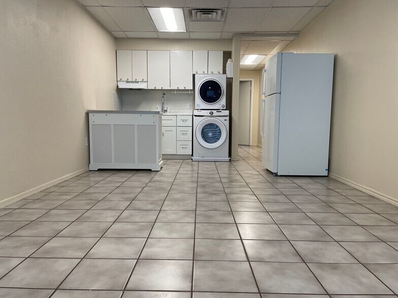 Building Photo - 5712 Padre Blvd