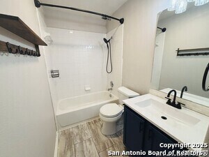 Building Photo - 7226 Comet Manor