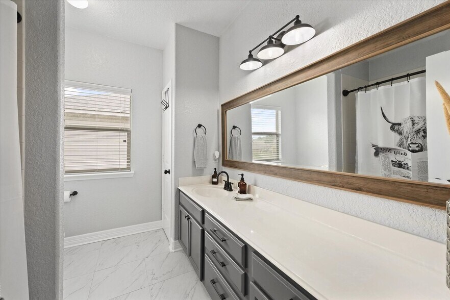 Building Photo - 21328 Village Crossing Ln