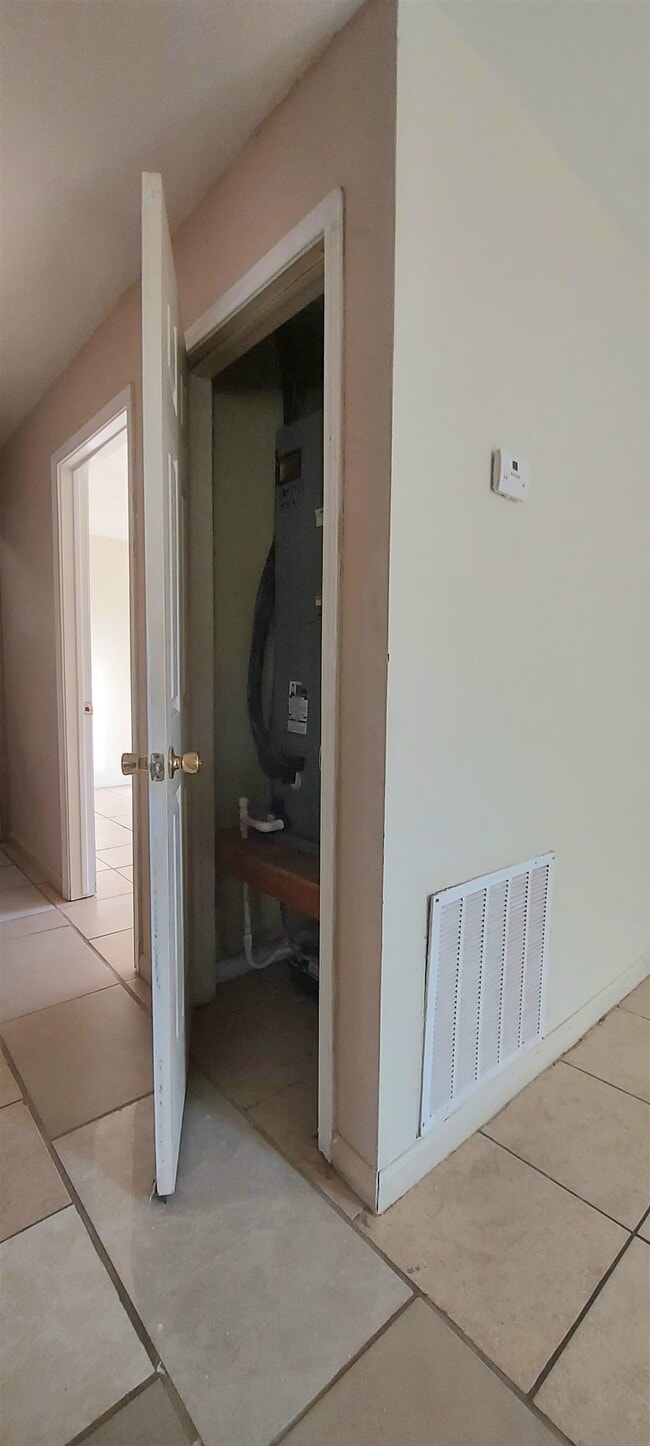 Building Photo - 207 Arco Iris Road