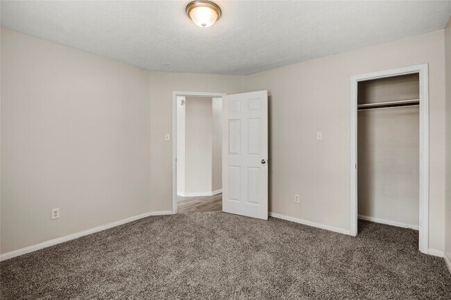 Building Photo - 16145 Sun View Ln