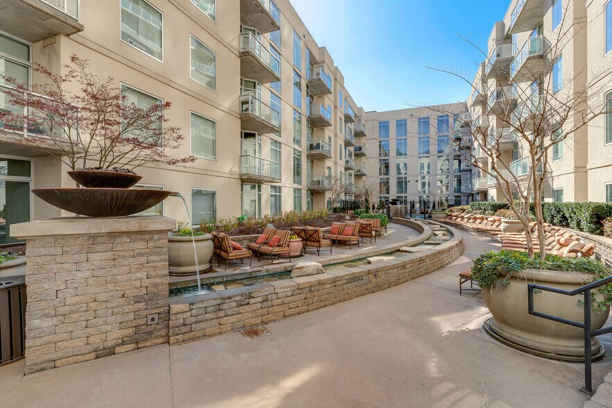 4th Floor Courtyard - 600 12th Ave S