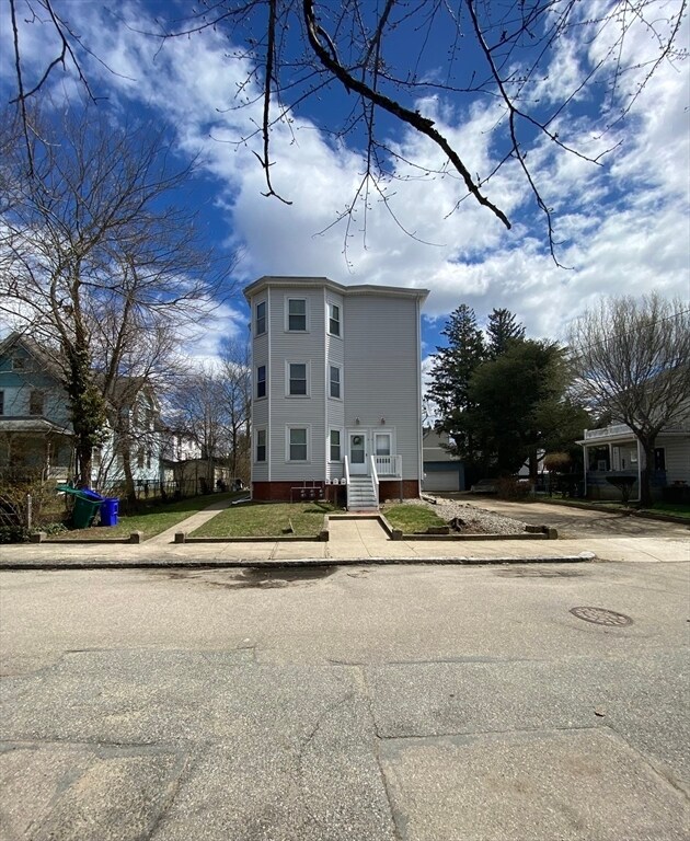 Building Photo - 10 Lafayette St