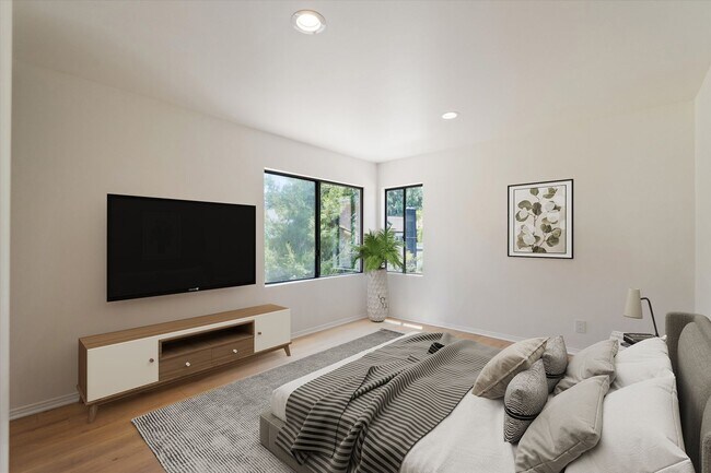 Building Photo - Renovated Single Family Home in Prime Wood...