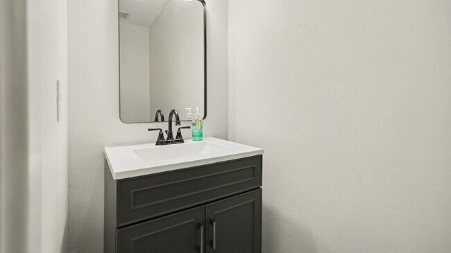 Building Photo - 17135 Yeoman Way