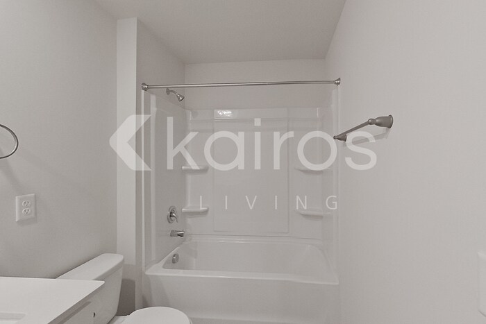 Building Photo - 135 Overstreet Way