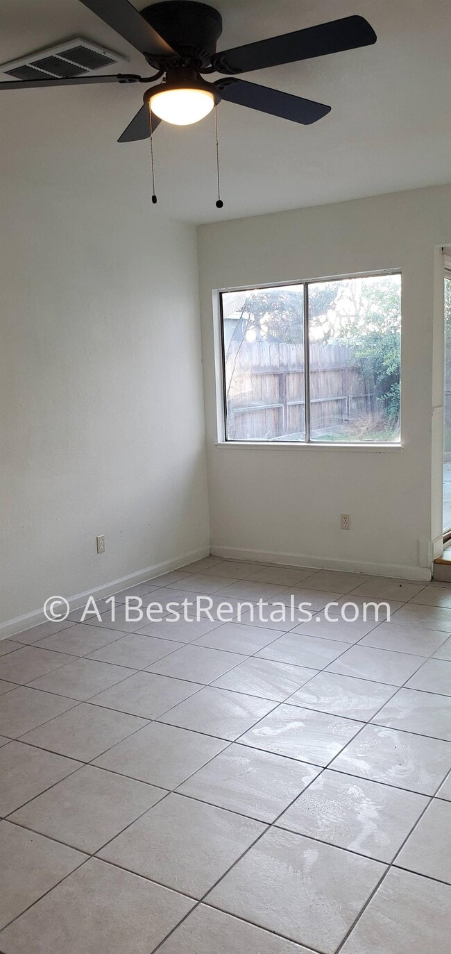Building Photo - 233 Carmillita Way
