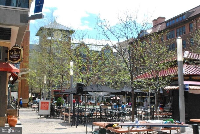 Building Photo - 1015 Veirs Mill Rd