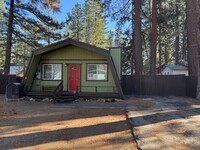 Building Photo - Recently Updated 2 bedroom 1 bath home