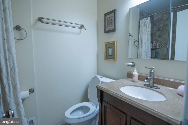 Building Photo - 2205 Parker Ave