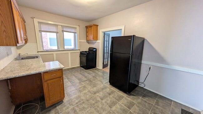 Building Photo - 5042 Mardel Ave