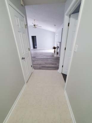 Building Photo - 852 Ladner Dr