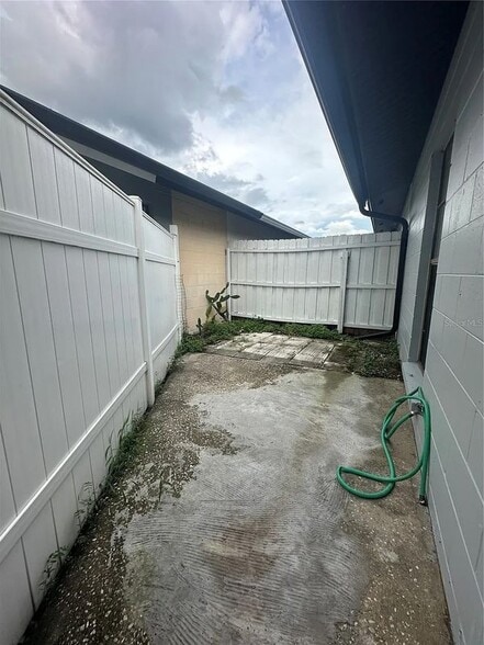 Building Photo - 2709 Shadybranch Dr