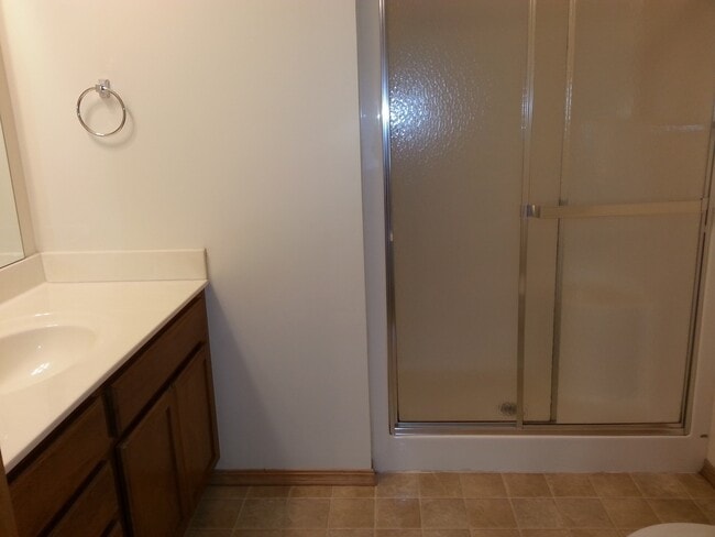 Building Photo - Executive Rental 2 Bedroom 2 Bath 2 Car Garage Duplex