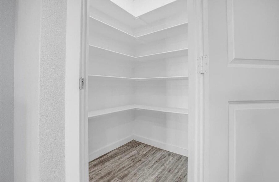 Pantry - 3201 Aberdeen Ave