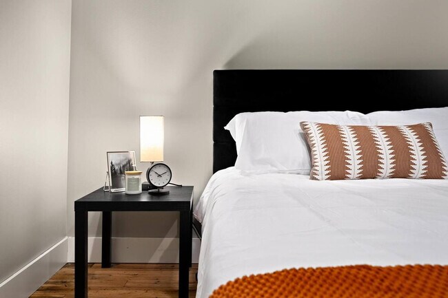 Building Photo - 1220 SW Washington St