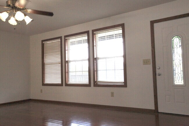 Building Photo - 1042 Murray-Kittrell Rd