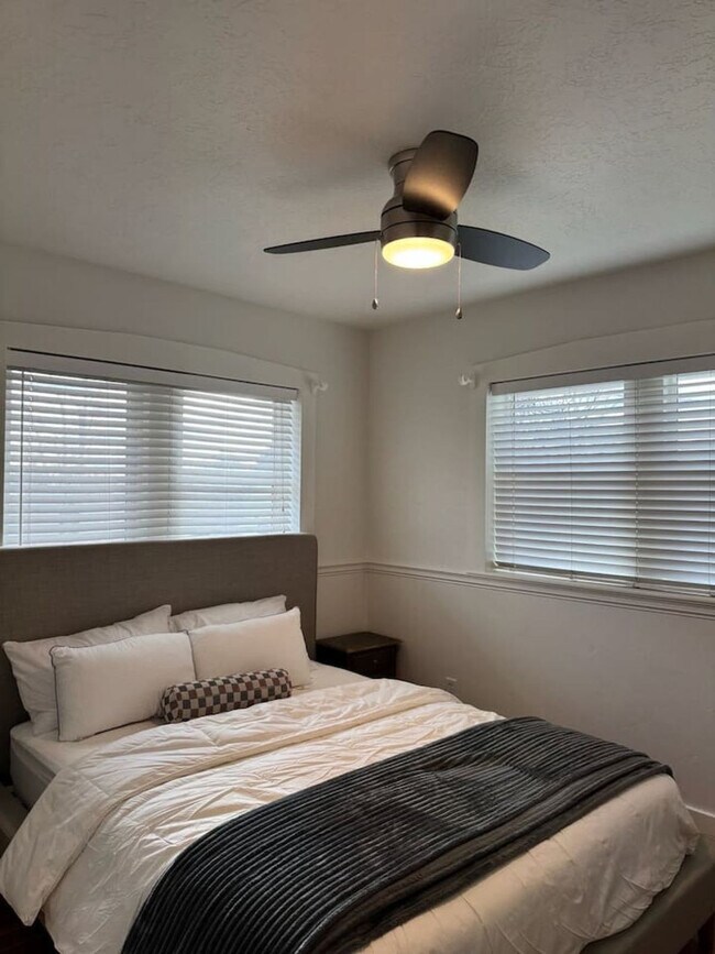 Building Photo - 3076 Melbourne St