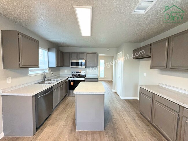 Building Photo - For Lease: Beautifully Remodeled 3-Bed Two-Story in Quiet DeSoto Neighborhood