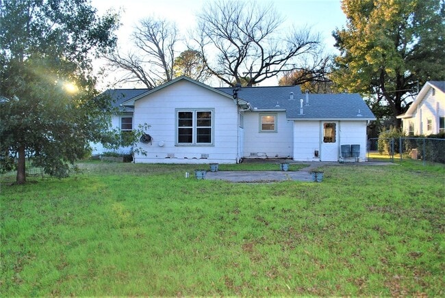 Building Photo - 1310 Coit St