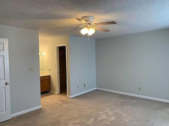 Building Photo - 2030 Silverbrook Dr