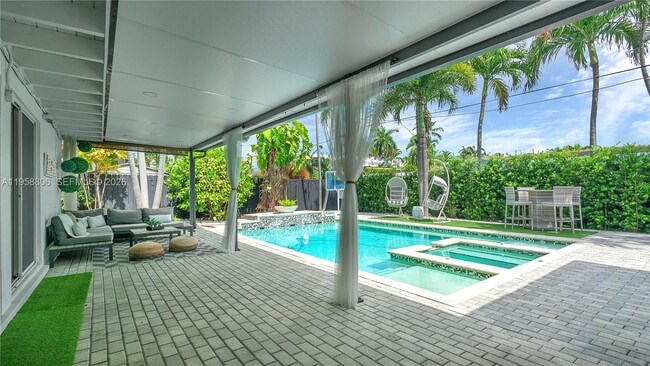 Building Photo - 1715 NE 40th St