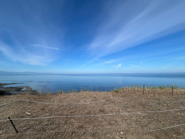 Building Photo - ***PENDING APPLICATION***High Bank Waterfr...