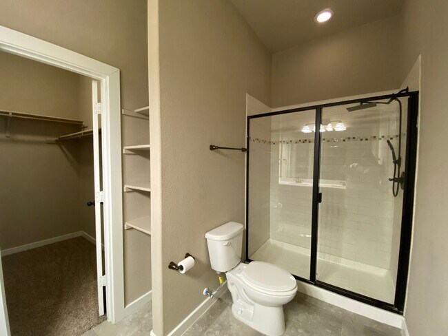 Building Photo - 3/2/2  Located between New Braunfels & Seguin / Fridge Included /  Fenced Backyard / CISD