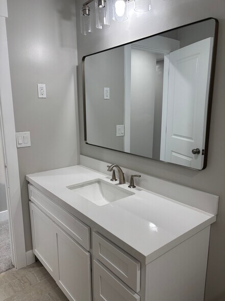 Building Photo - 9185 S Quail Hollow Dr