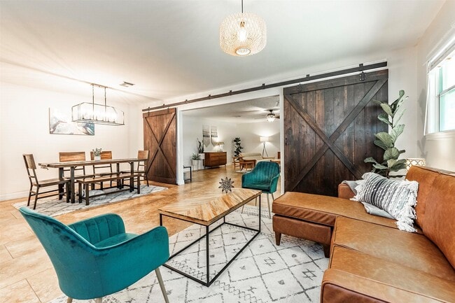 Building Photo - 11 10th Ave N