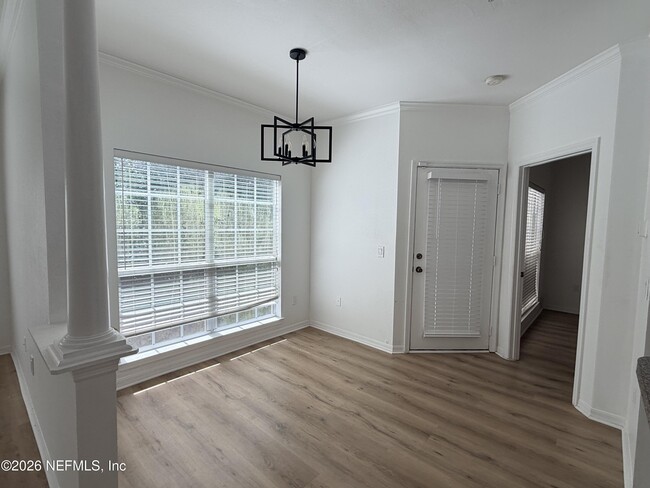 Building Photo - 7800 Point Meadows Dr