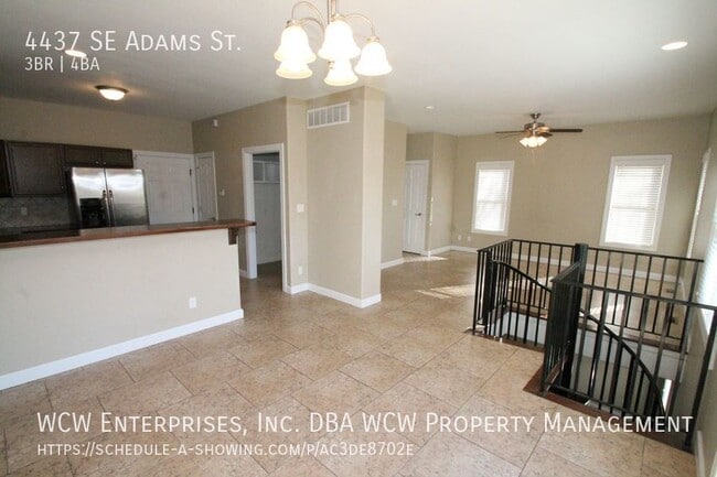 Building Photo - 4437 SE Adams St