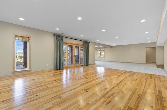 Building Photo - 348 Meadow View Pky