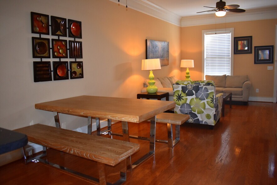 Dining area - 433 Montgomery St