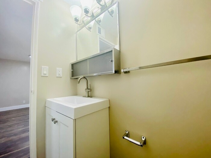 Building Photo - 2625 E Copper St