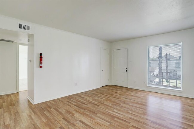 Building Photo - 1701 Johanna Dr