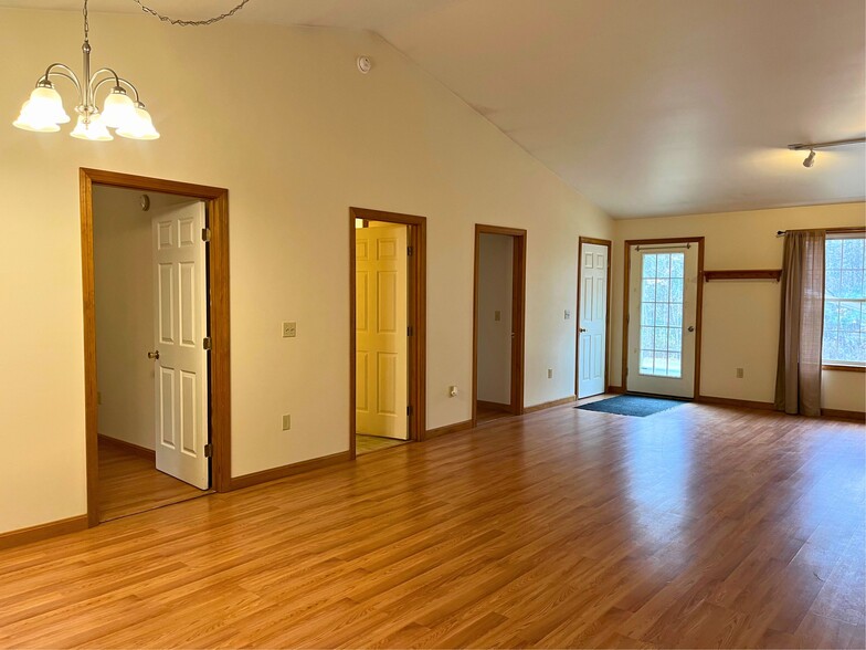 Living Space - 136 Maranacook Rd