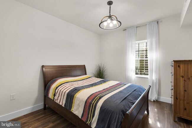 Building Photo - 17601 Crystal Spring Terrace