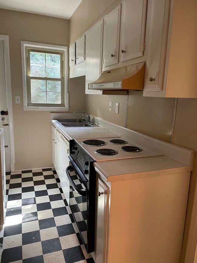 Building Photo - Downtown Greenville Condominium