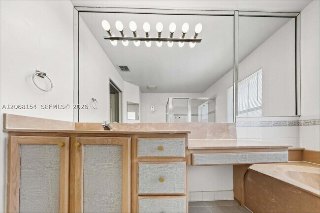 Building Photo - 10658 Pelican Dr